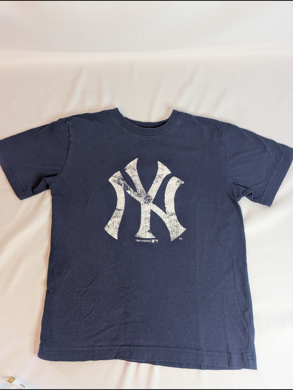American Eagle Navy Kids Tee with White New York Yankees Logo Size M(7/8)